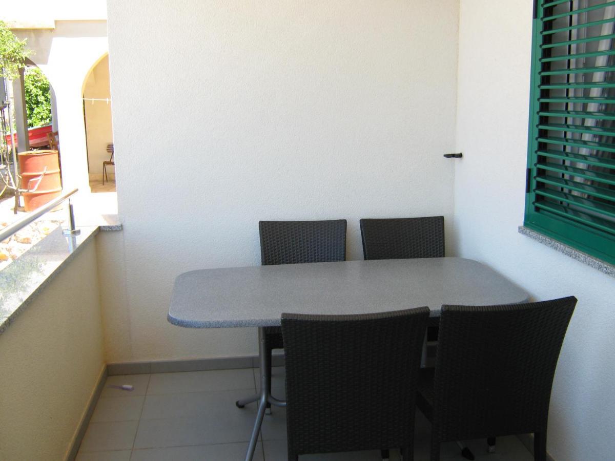 Villa Luce Apartment House Karlobag Exterior photo