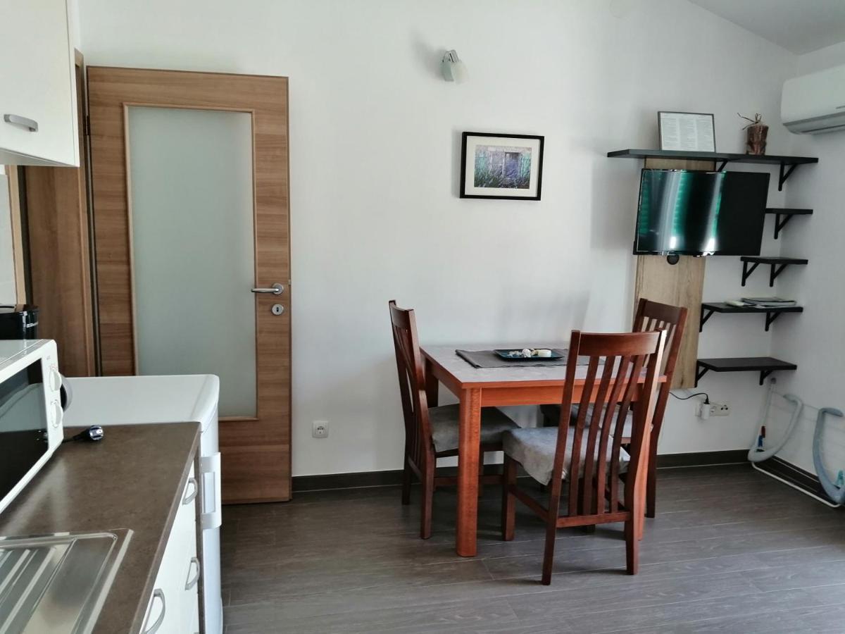 Villa Luce Apartment House Karlobag Exterior photo