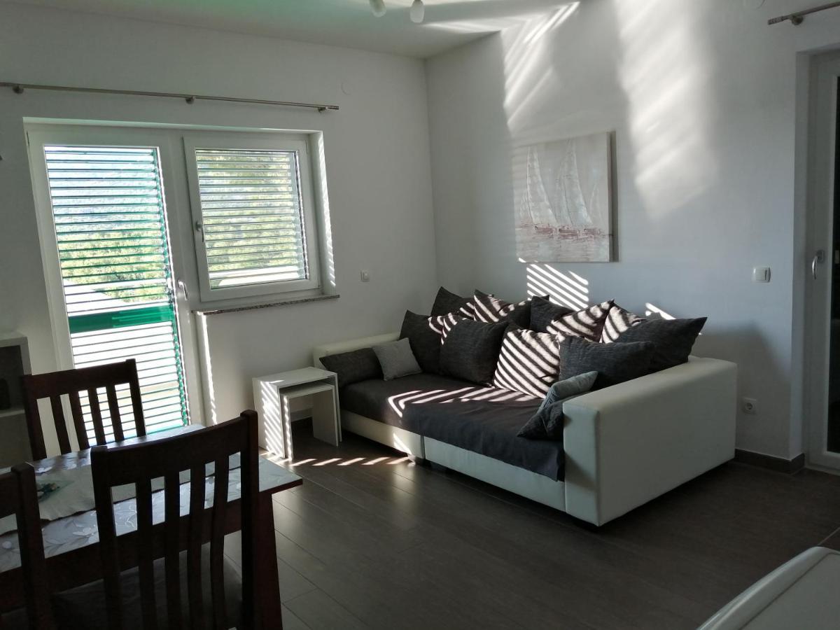 Villa Luce Apartment House Karlobag Exterior photo